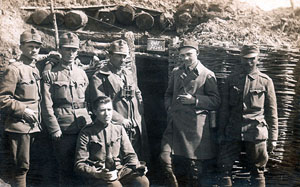 Az ungvári 66. közös gyalogezred magyar tisztjei Stanislau előtt - fotólap