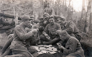 Kártyázó katonák - fotólap