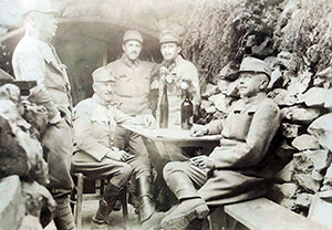 A szegedi 46-os közös gyalogezred parancsnoksága a Doberdón San Martinónál - fotólap